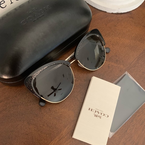 New coach sunglasses - Picture 4 of 8